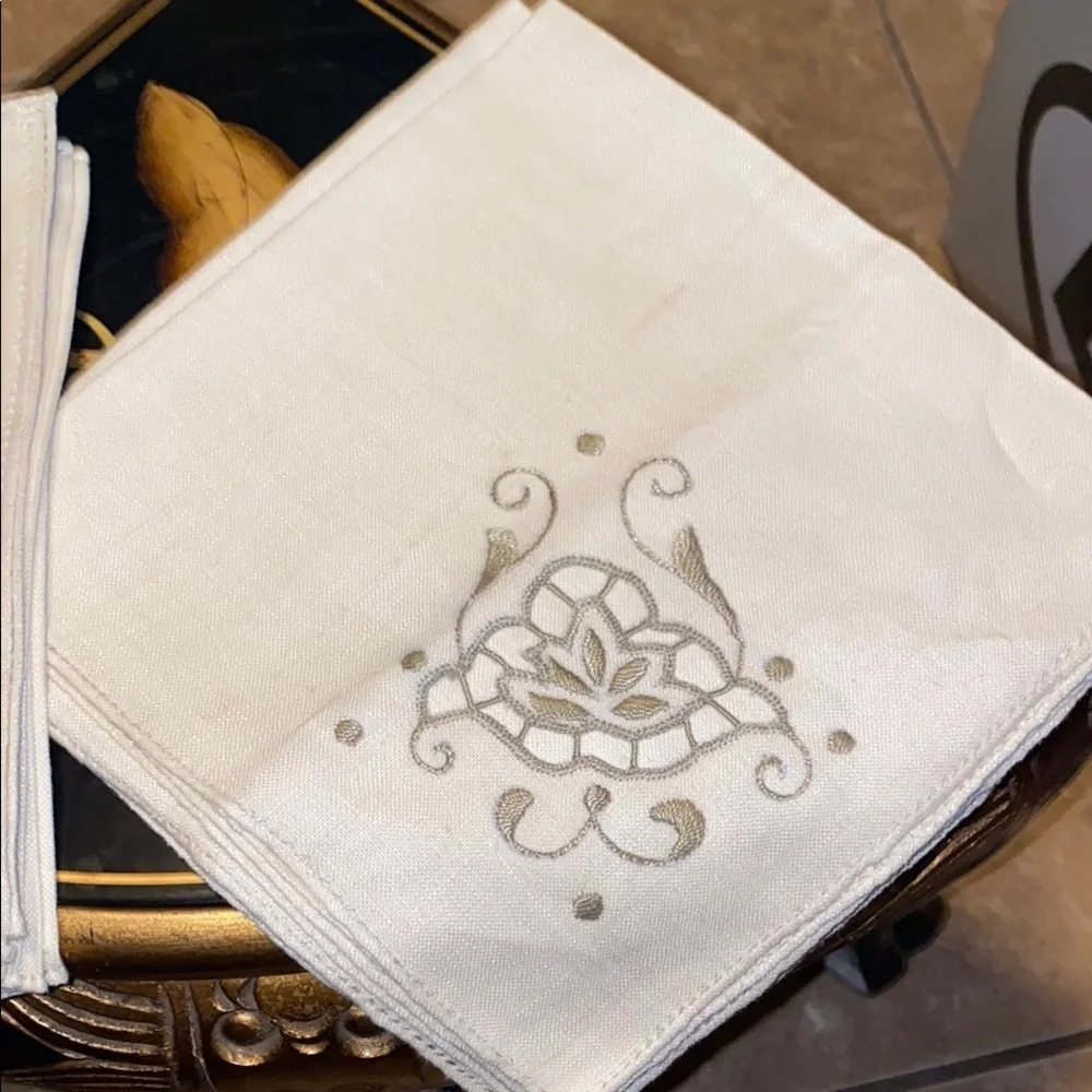 BX48 Vintage set of 8 Embroidered Tan Napkins and Hankerchiefs Set